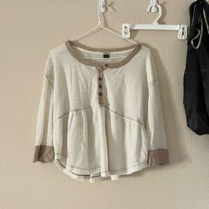 EUC We The Free by Free People 3/4 sleeve henley babydoll top in oatmeal-beige